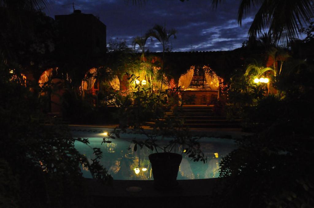 Suites La Hacienda ปูแอร์โตเอสกอนดิโด ภายนอก รูปภาพ